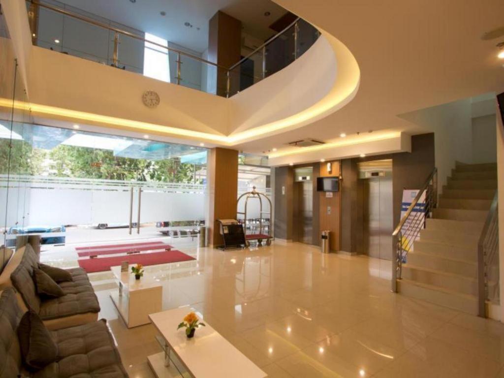 Hotel 88 Grogol By Wh جاكرتا المظهر الخارجي الصورة