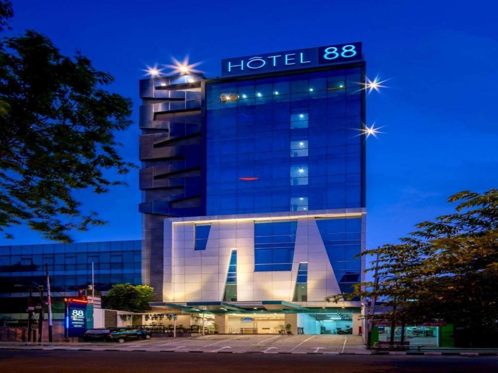 Hotel 88 Grogol By Wh جاكرتا المظهر الخارجي الصورة